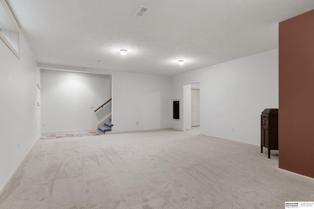 9930 Edgewater Lane, Lincoln, NE 68527