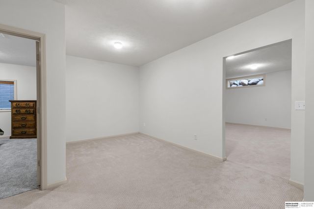 9930 Edgewater Lane, Lincoln, NE 68527