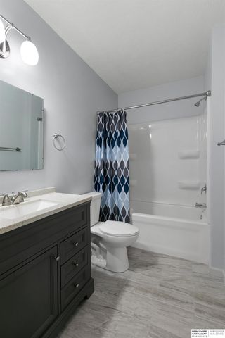 9930 Edgewater Lane, Lincoln, NE 68527