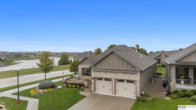 9930 Edgewater Lane, Lincoln, NE 68527