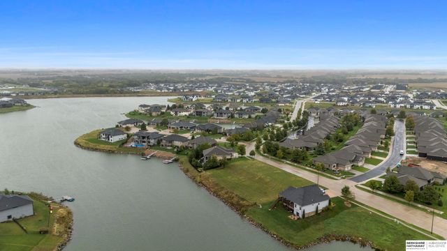 9930 Edgewater Lane, Lincoln, NE 68527