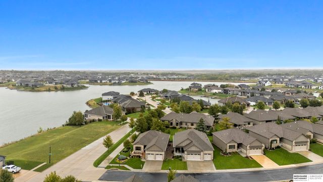 9930 Edgewater Lane, Lincoln, NE 68527