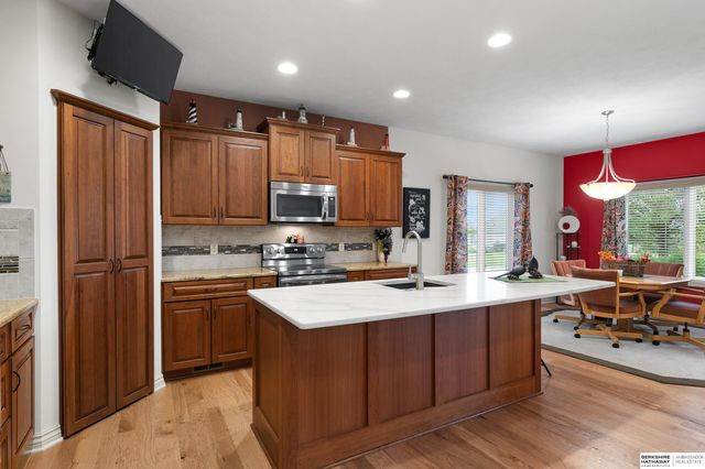 9930 Edgewater Lane, Lincoln, NE 68527