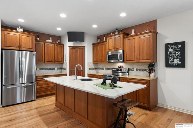 9930 Edgewater Lane, Lincoln, NE 68527