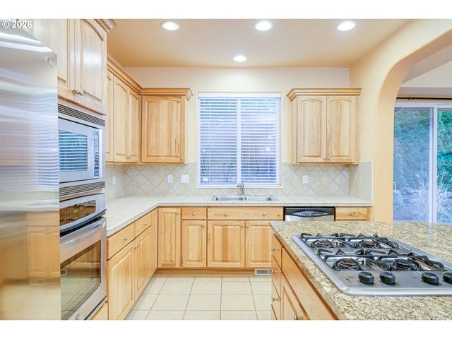 12594 Nw BAYONNE Ln, Portland, OR 97229