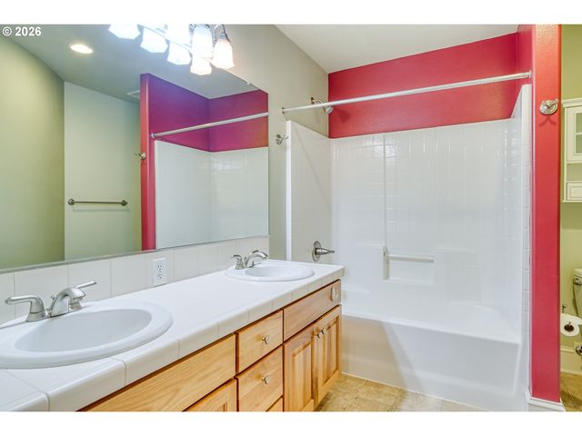 12594 Nw BAYONNE Ln, Portland, OR 97229