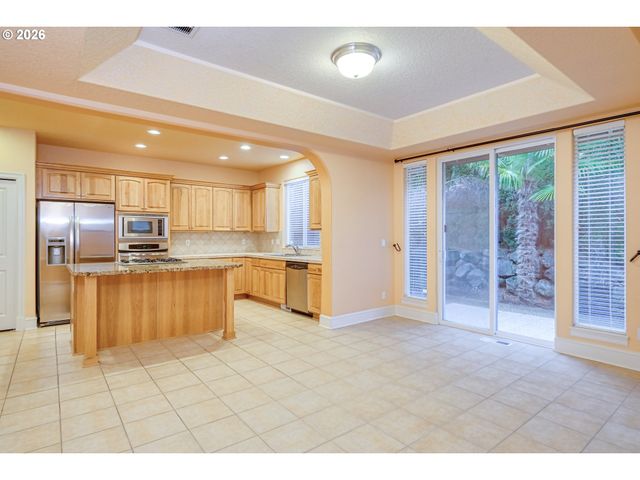 12594 Nw BAYONNE Ln, Portland, OR 97229