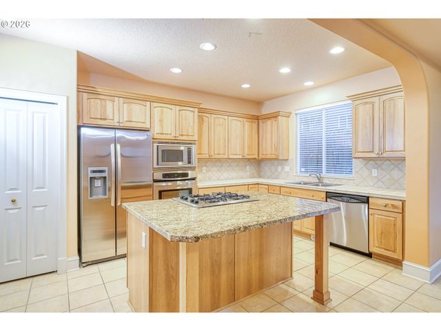 12594 Nw BAYONNE Ln, Portland, OR 97229