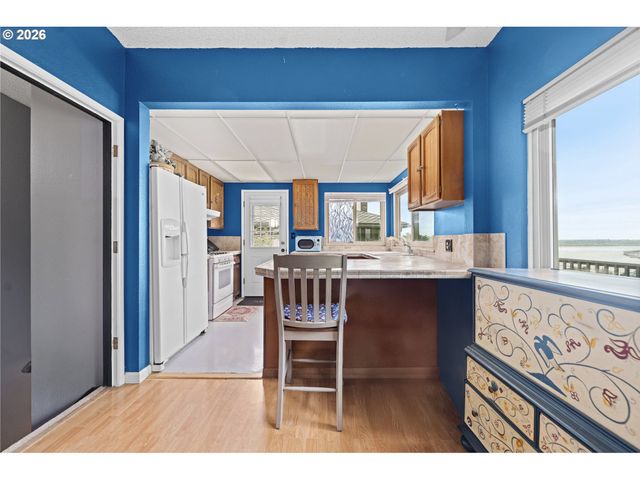 404 CHINOOK Ave, Astoria, OR 97103