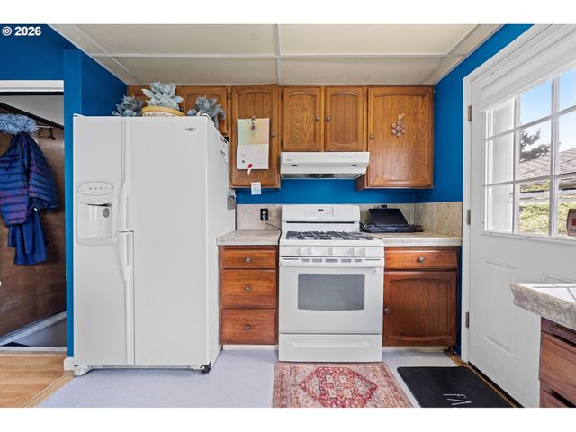 404 CHINOOK Ave, Astoria, OR 97103