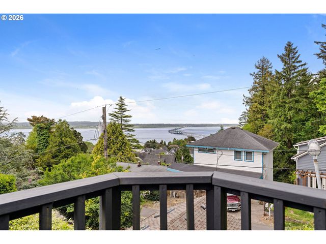 404 CHINOOK Ave, Astoria, OR 97103