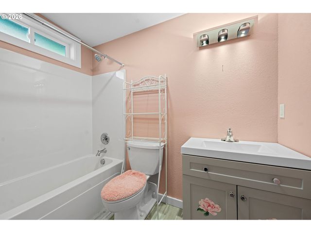 404 CHINOOK Ave, Astoria, OR 97103