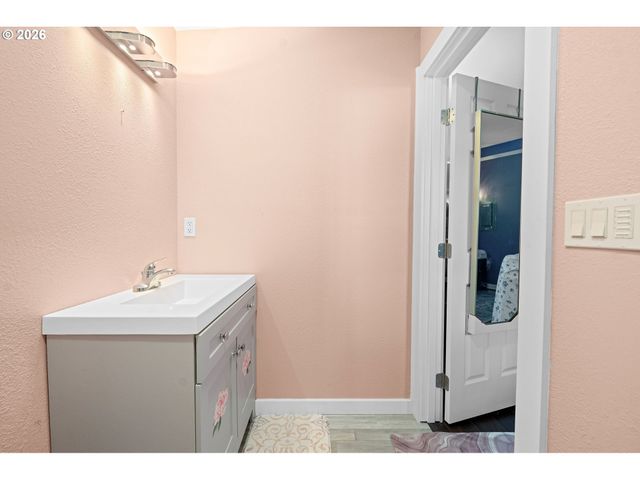 404 CHINOOK Ave, Astoria, OR 97103