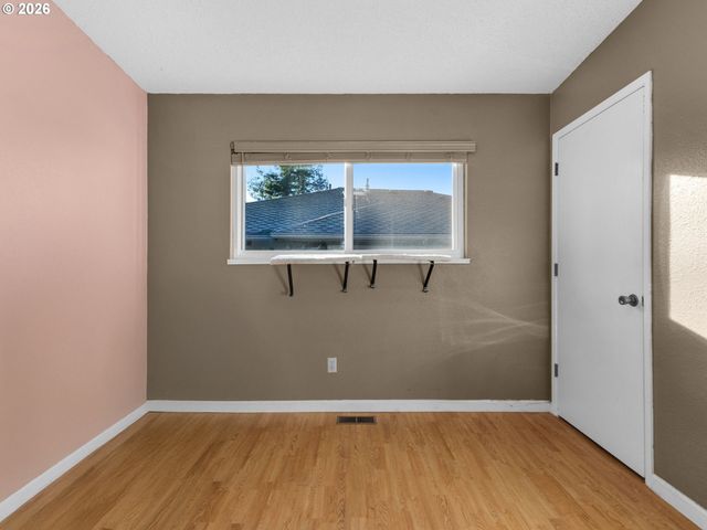 404 CHINOOK Ave, Astoria, OR 97103