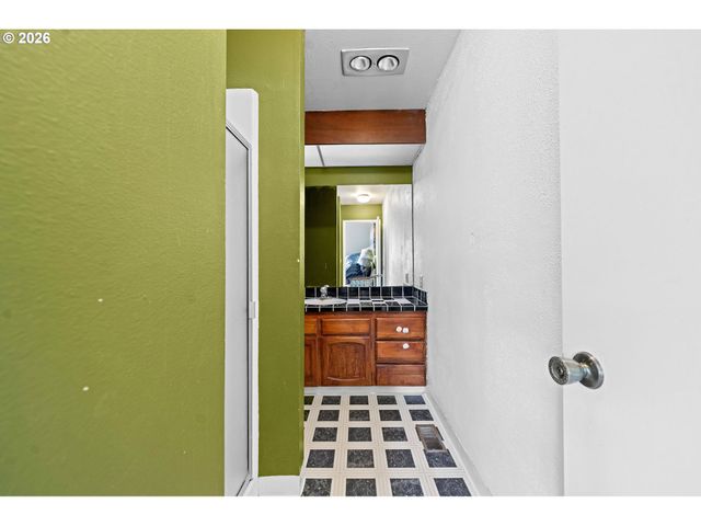 404 CHINOOK Ave, Astoria, OR 97103