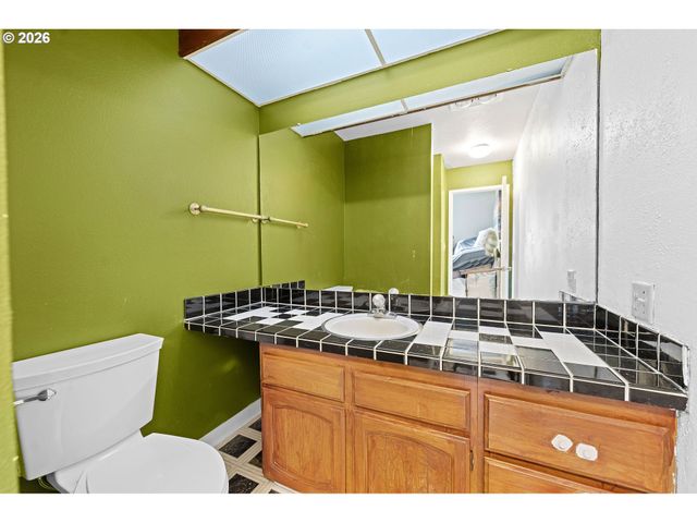 404 CHINOOK Ave, Astoria, OR 97103