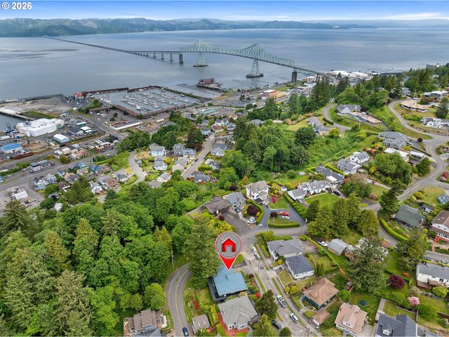 404 CHINOOK Ave, Astoria, OR 97103