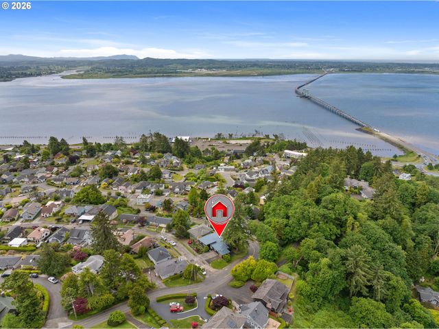 404 CHINOOK Ave, Astoria, OR 97103