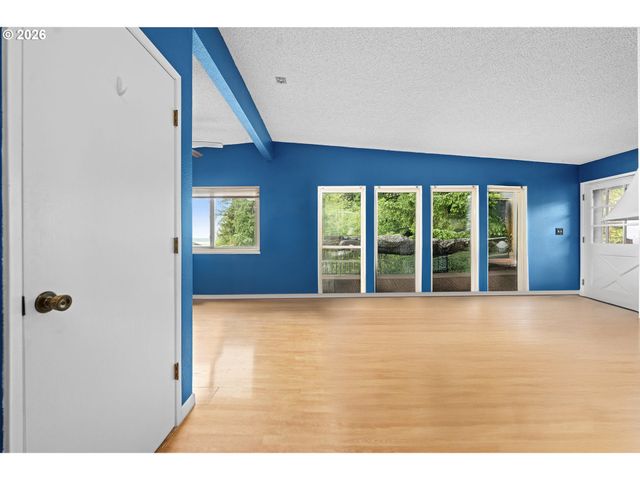 404 CHINOOK Ave, Astoria, OR 97103