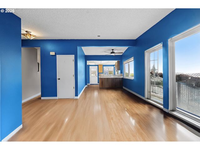 404 CHINOOK Ave, Astoria, OR 97103