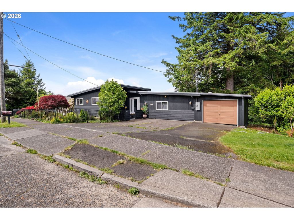 404 CHINOOK Ave, Astoria, OR 97103