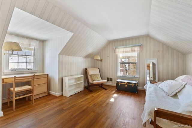 32 Harrison Drive, Larchmont, NY 10538