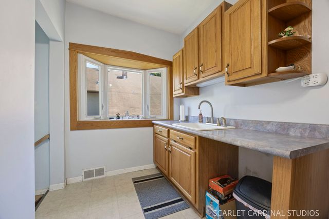 50 E Oak Street, Villa Park, IL 60181