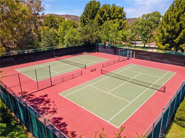 20066 Avenue Of The Oaks, Newhall, CA 91321