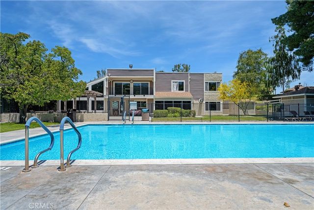 20066 Avenue Of The Oaks, Newhall, CA 91321