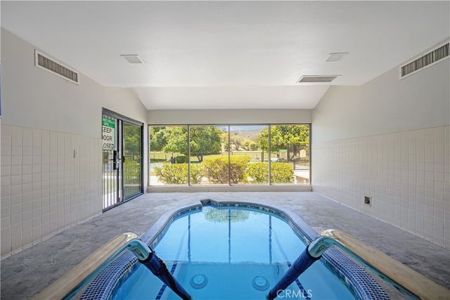 20066 Avenue Of The Oaks, Newhall, CA 91321