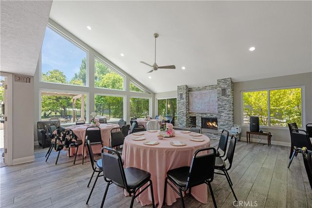 20066 Avenue Of The Oaks, Newhall, CA 91321