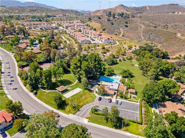 20066 Avenue Of The Oaks, Newhall, CA 91321