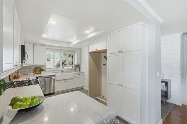 20066 Avenue Of The Oaks, Newhall, CA 91321