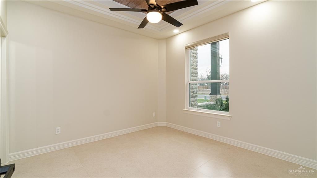 Image 10 of property listing at 8022 N 49th Lane, Mcallen, TX 78504