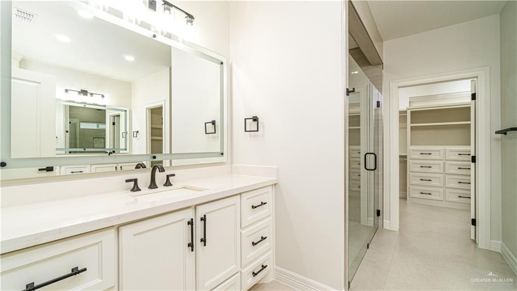 Image 11 of property listing at 8022 N 49th Lane, Mcallen, TX 78504