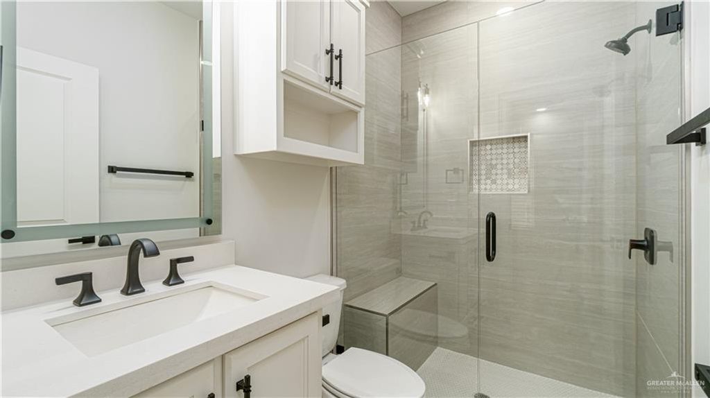 Image 15 of property listing at 8022 N 49th Lane, Mcallen, TX 78504