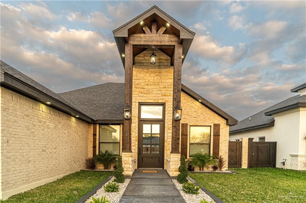 Image 2 of property listing at 8022 N 49th Lane, Mcallen, TX 78504