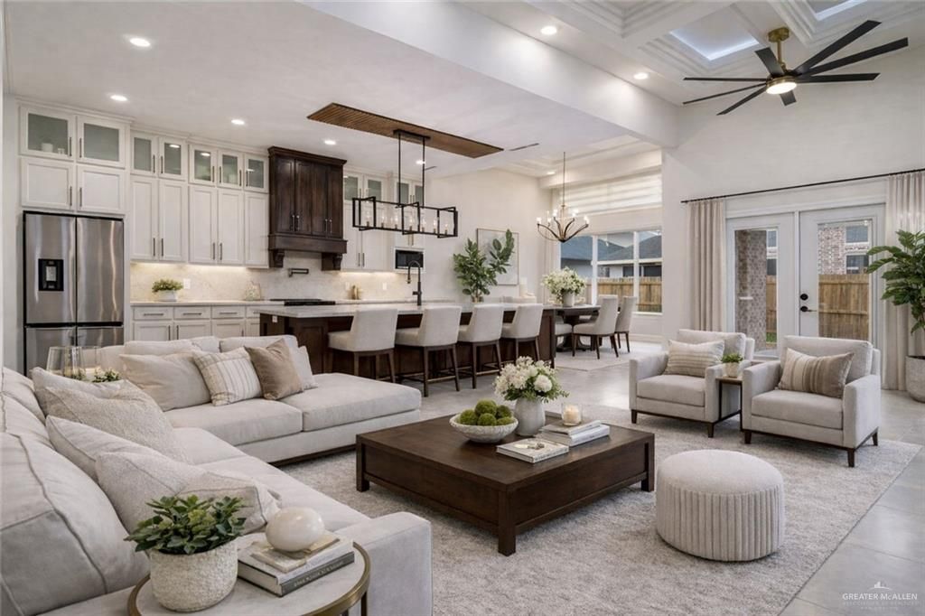 Image 3 of property listing at 8022 N 49th Lane, Mcallen, TX 78504