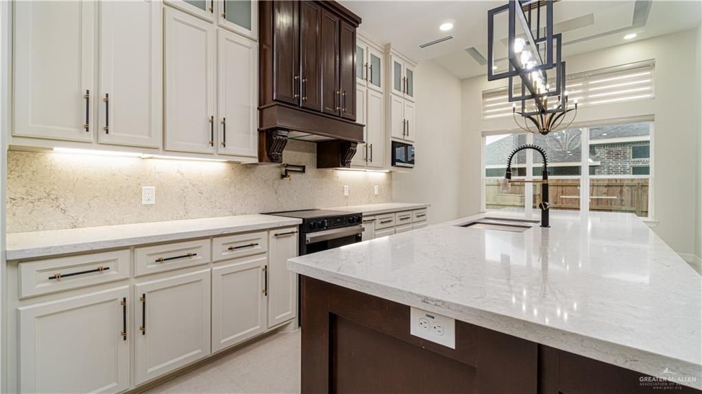 Image 6 of property listing at 8022 N 49th Lane, Mcallen, TX 78504