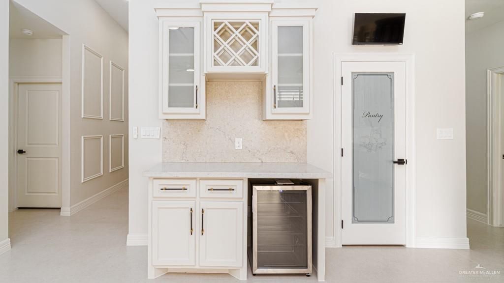 Image 8 of property listing at 8022 N 49th Lane, Mcallen, TX 78504