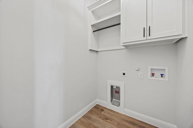 102 Maverick Trail, Valley View, TX 76272