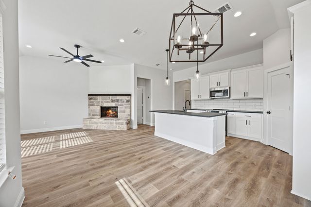 102 Maverick Trail, Valley View, TX 76272