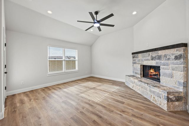 102 Maverick Trail, Valley View, TX 76272