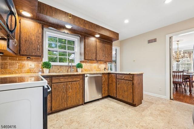 85 Chelsea Rd, Clifton City, NJ 07012
