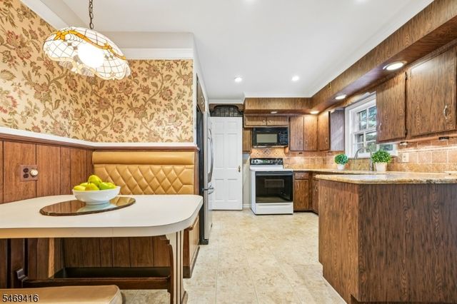85 Chelsea Rd, Clifton City, NJ 07012