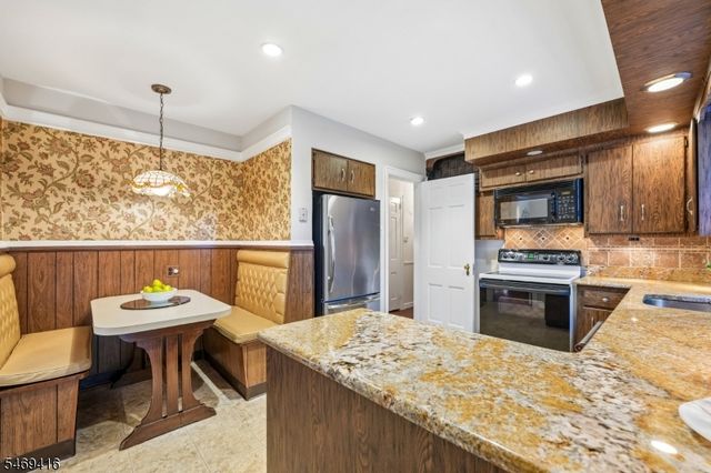 85 Chelsea Rd, Clifton City, NJ 07012