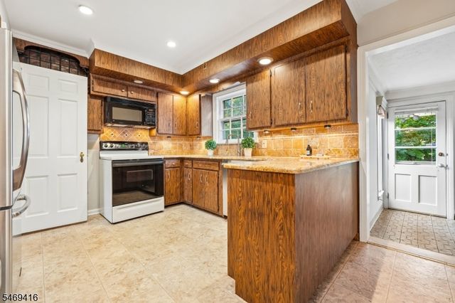 85 Chelsea Rd, Clifton City, NJ 07012