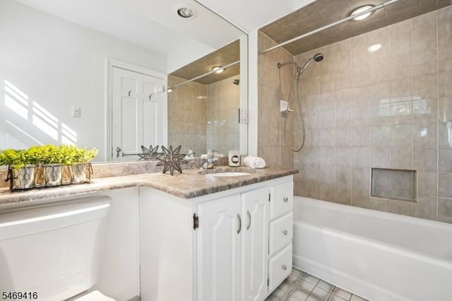 85 Chelsea Rd, Clifton City, NJ 07012