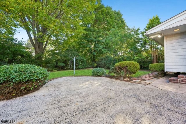 85 Chelsea Rd, Clifton City, NJ 07012