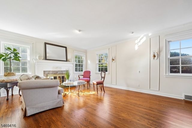 85 Chelsea Rd, Clifton City, NJ 07012